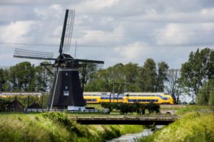 Hollanda'daki bütün trenler rüzgar enerjisiyle çalıştırılmaya başlandı