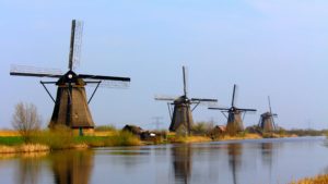 Hollanda'daki bütün trenler rüzgar enerjisiyle çalıştırılmaya başlandı