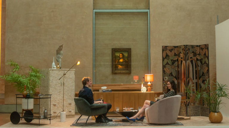 Louvre Müzesi'nde şanslı çift müzeyi ziyaret etti, yatılı kaldı