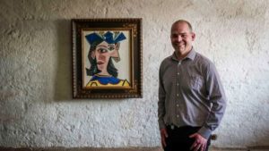 İsviçreli bir çiftçi Picasso tablosunu bir günlüğüne ahırında sergiledi