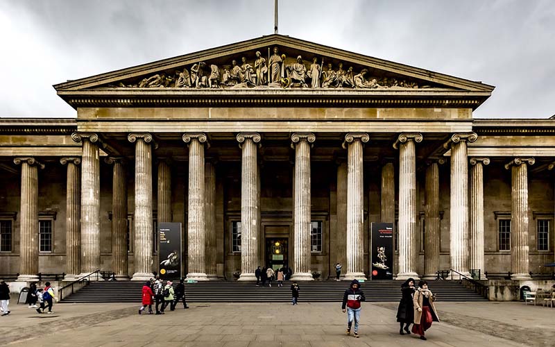 Londra müzelerindeki 1700'e yakın eser çalındı